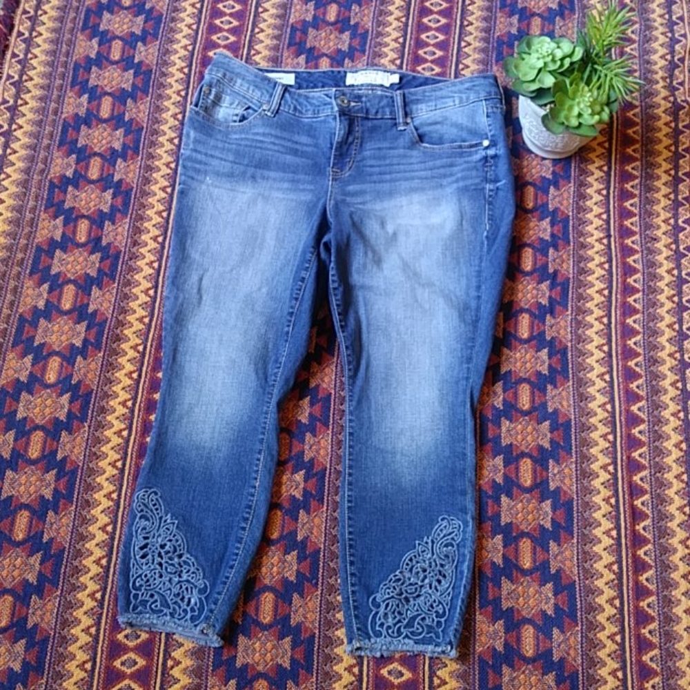 TORRID Skinny Sophia Crop Hampton